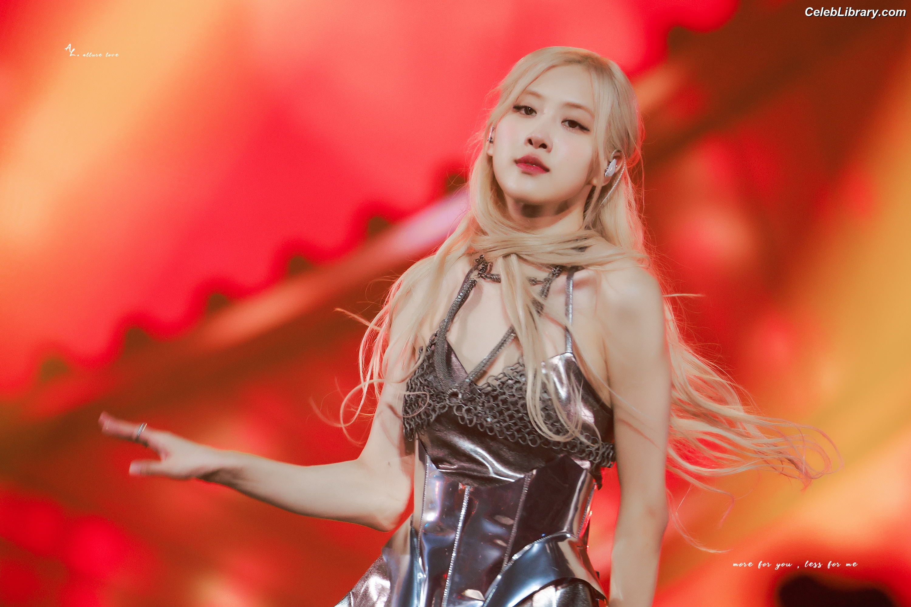 Rosé (BLACKPINK) photo 17 of 4338