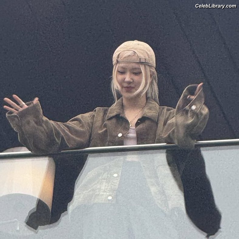 Rosé (BLACKPINK) photo 21 of 4338
