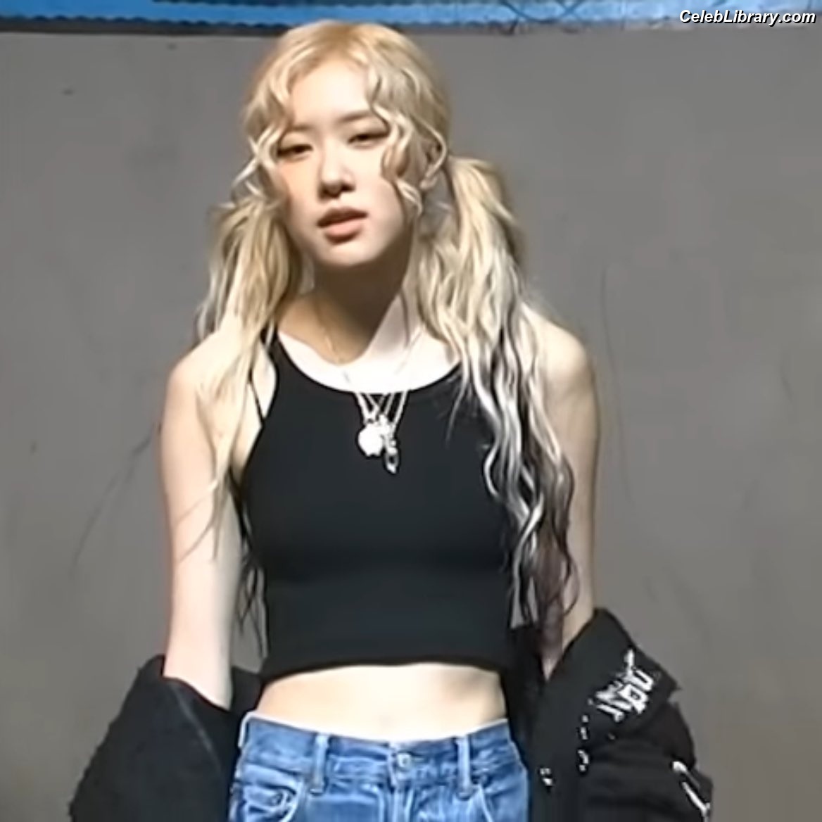 Rosé (BLACKPINK) photo 5 of 4338