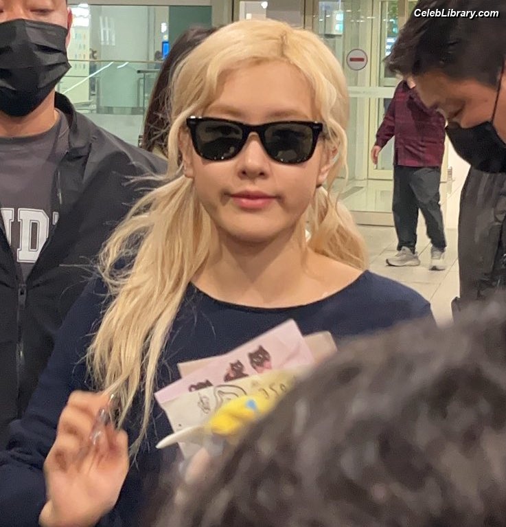 Rosé (BLACKPINK) photo 10 of 4338