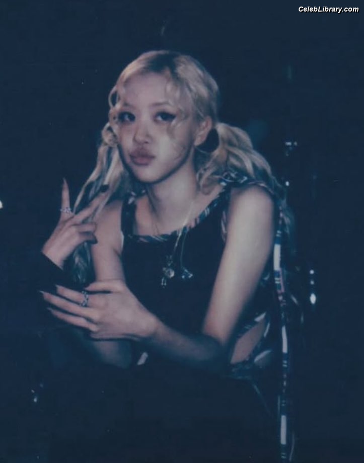 Rosé (BLACKPINK) photo 5 of 4338