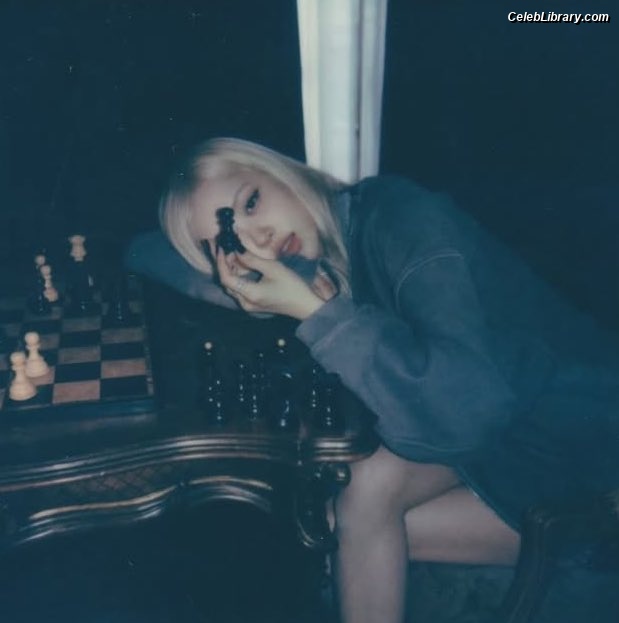 Rosé (BLACKPINK) photo 11 of 4338