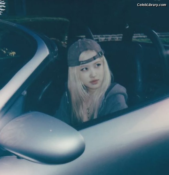 Rosé (BLACKPINK) photo 13 of 4338