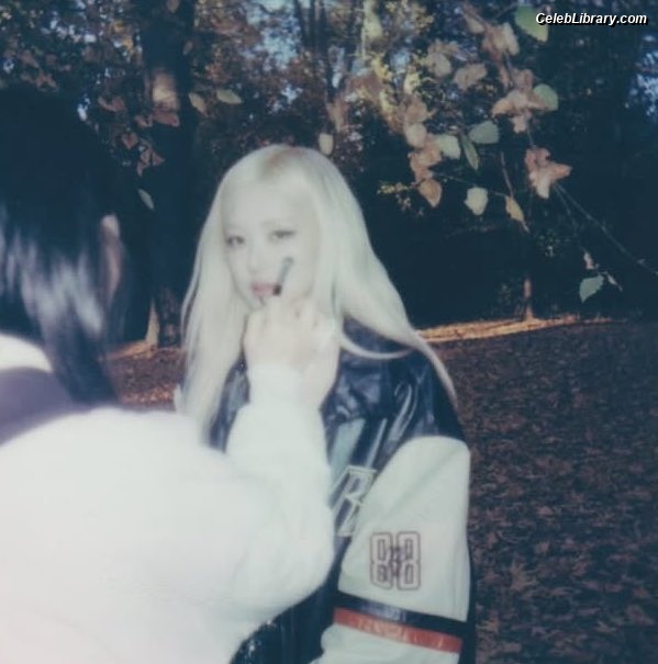 Rosé (BLACKPINK) photo 18 of 4338