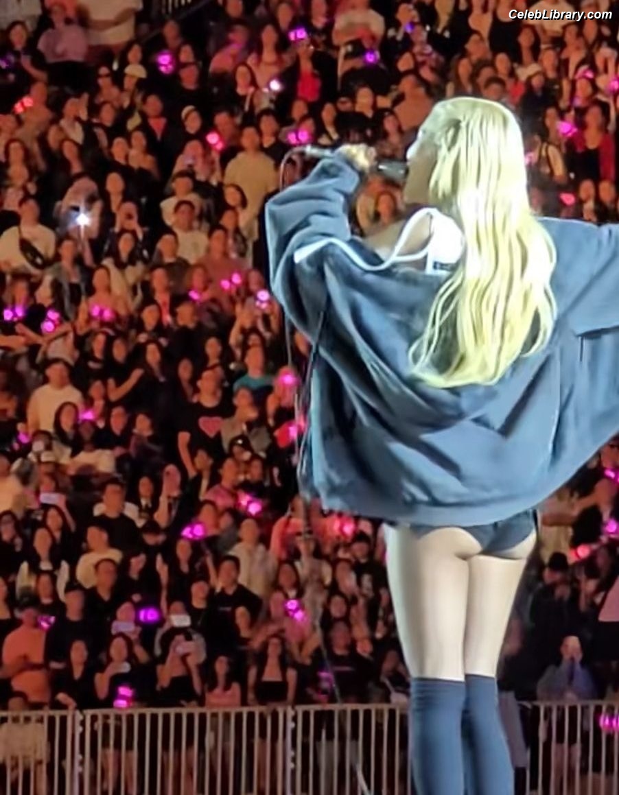 Rosé (BLACKPINK) photo 1 of 4338
