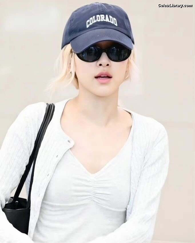 Rosé (BLACKPINK) photo 16 of 4338