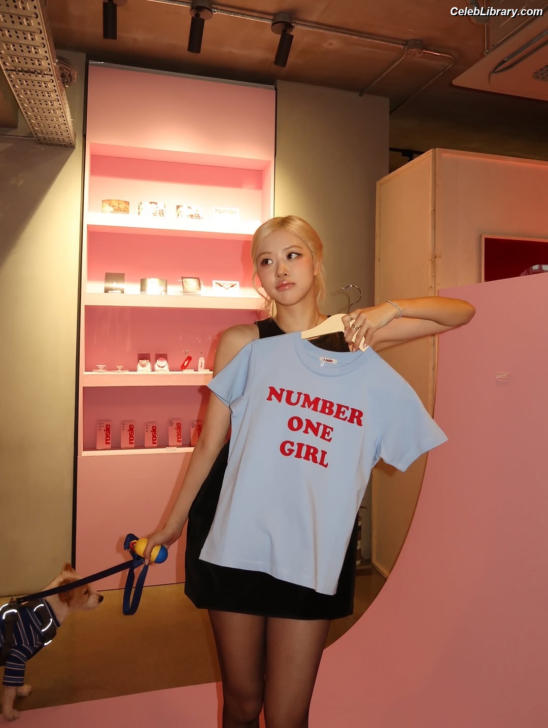 Rosé (BLACKPINK) photo 5 of 4338