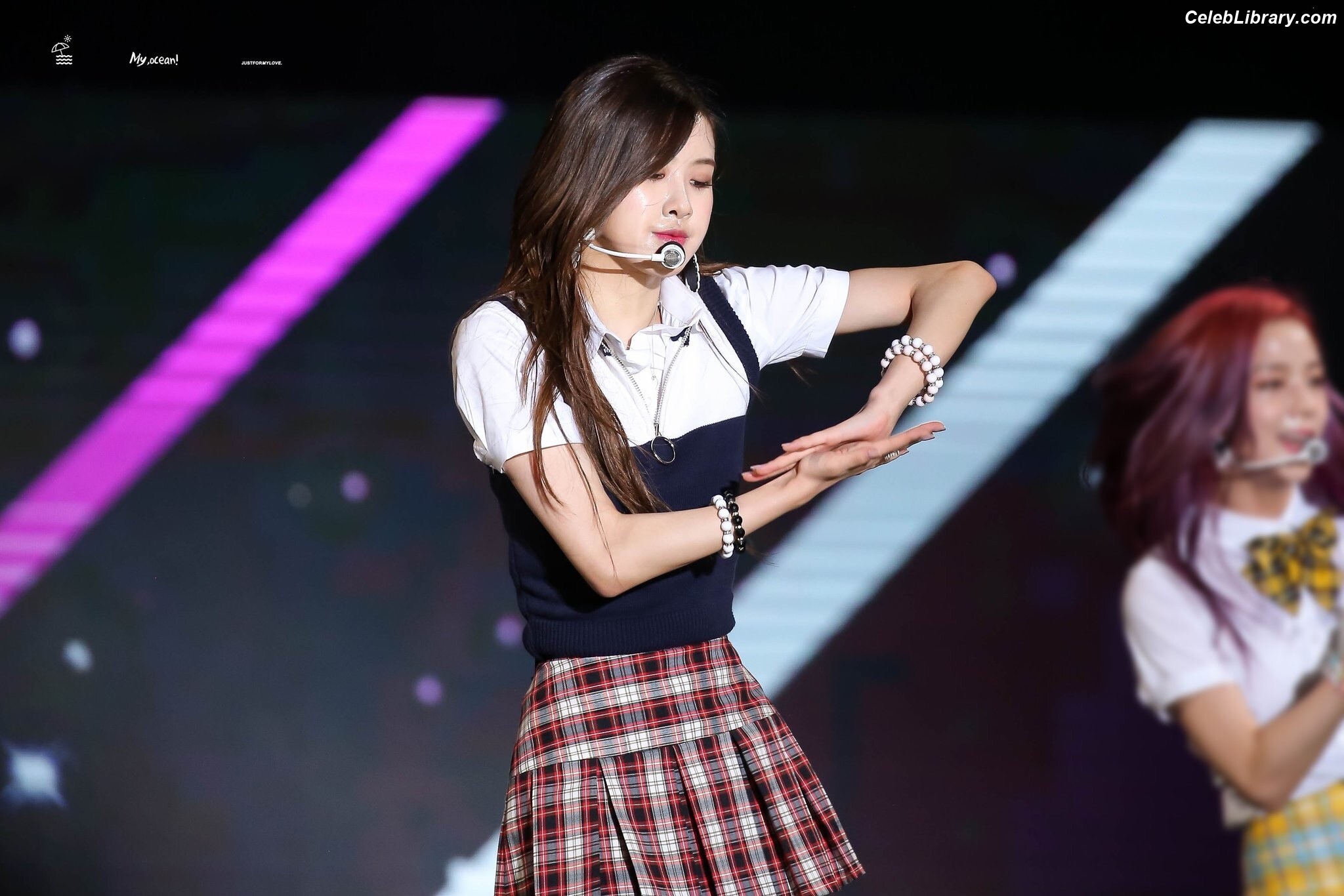 Rosé (BLACKPINK) photo 8 of 4338