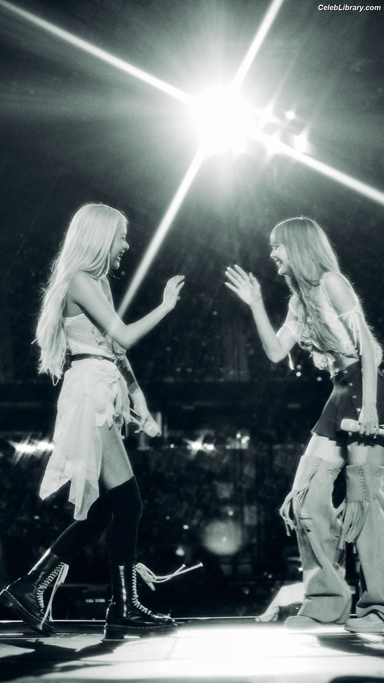 Rosé (BLACKPINK) photo 5 of 4338