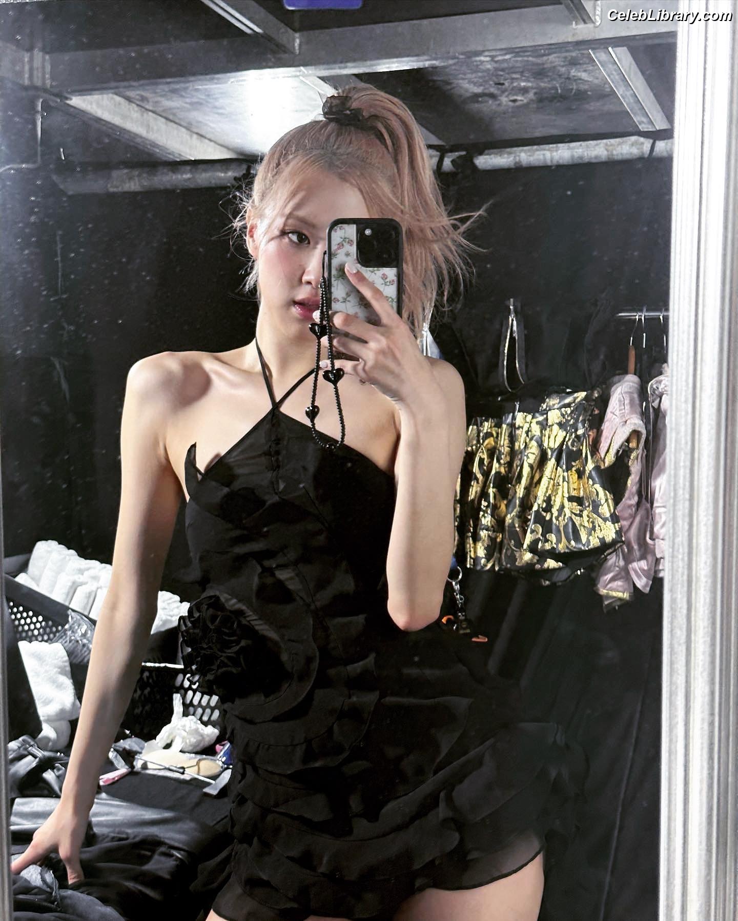 Rosé (BLACKPINK) photo 12 of 4338