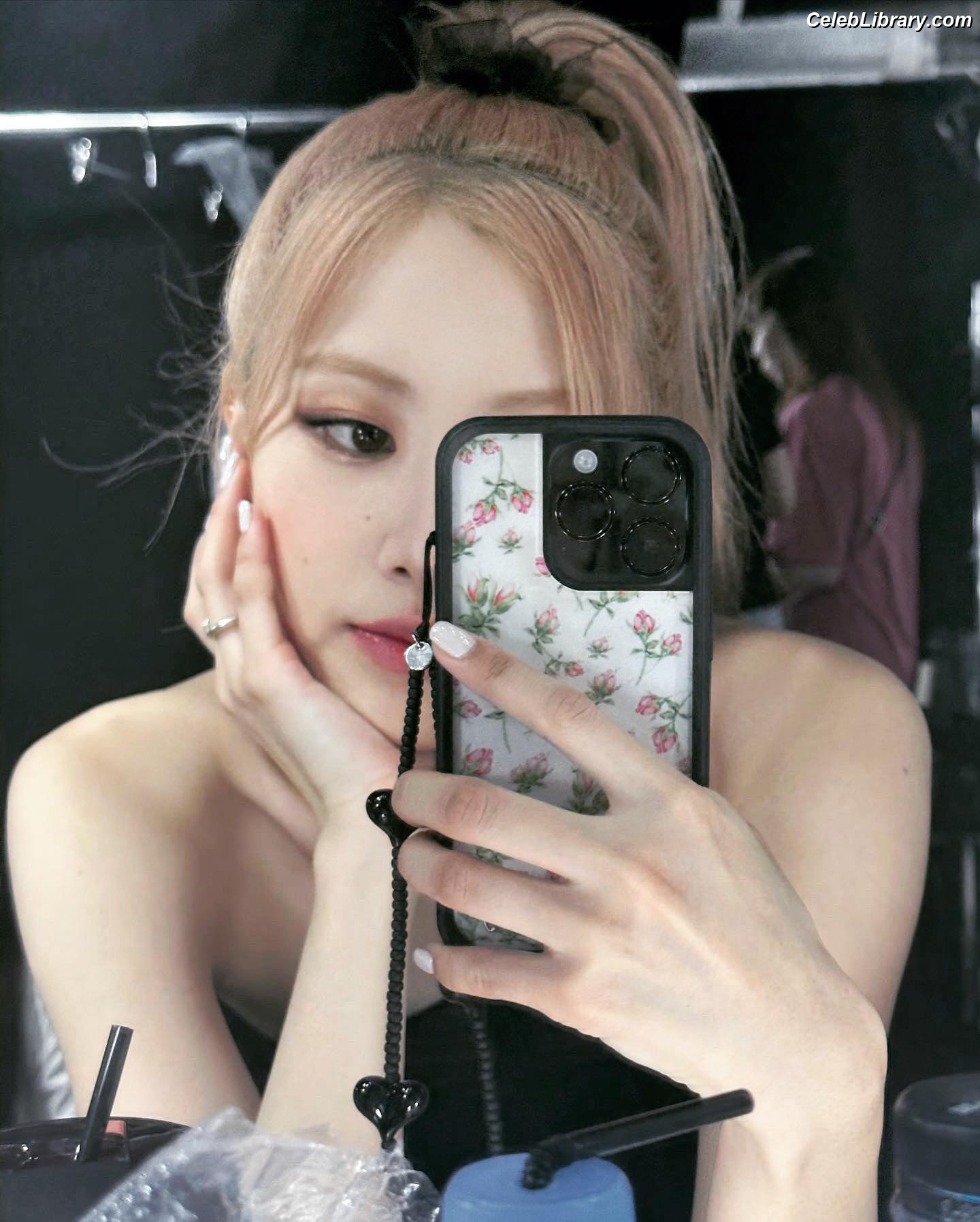 Rosé (BLACKPINK) photo 19 of 4338