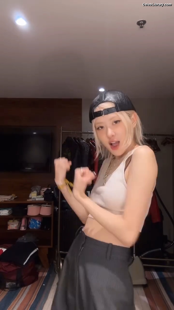 Rosé (BLACKPINK) photo 2 of 4338
