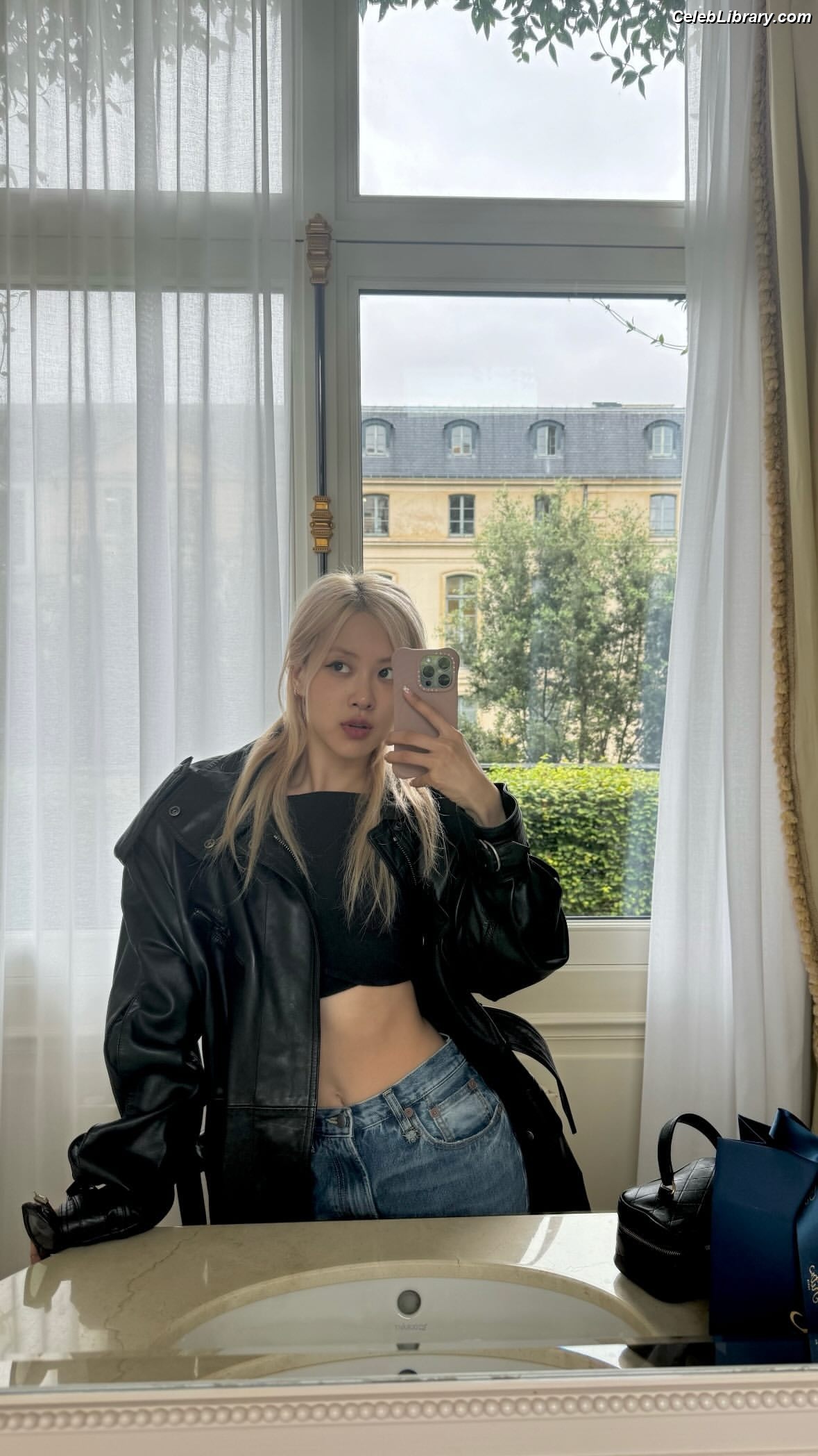 Rosé (BLACKPINK) photo 3 of 4338