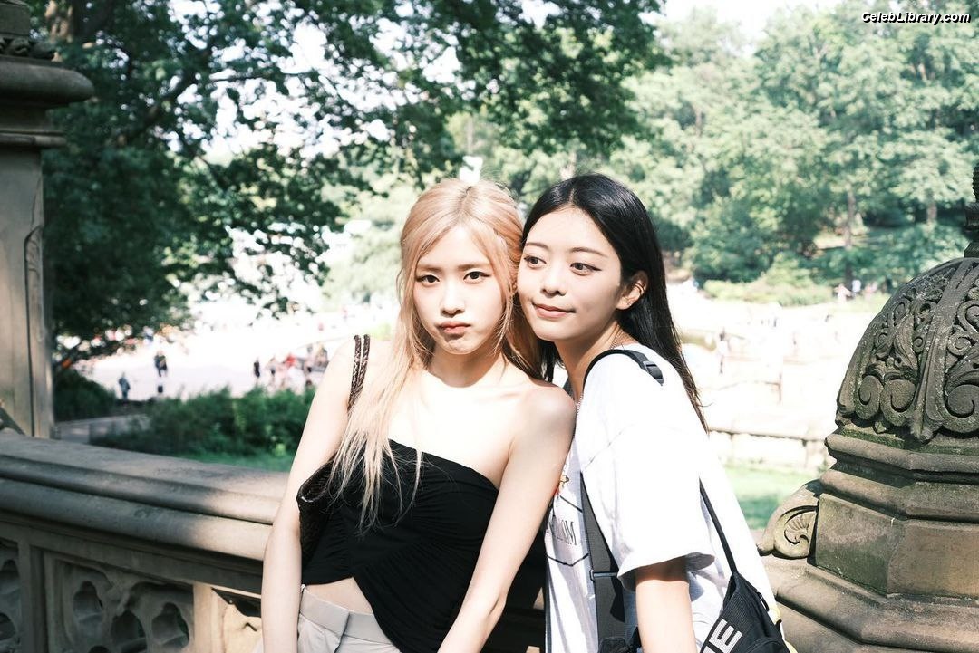 Rosé (BLACKPINK) photo 14 of 4338