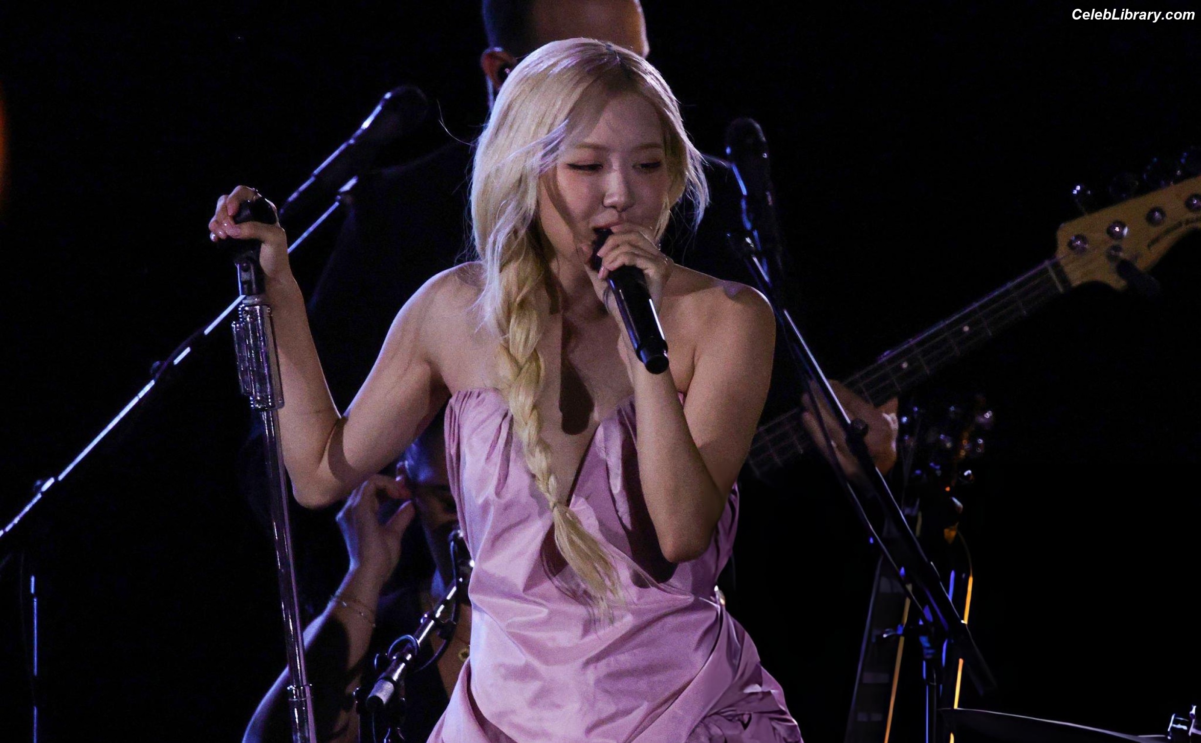 Rosé (BLACKPINK) photo 8 of 4338
