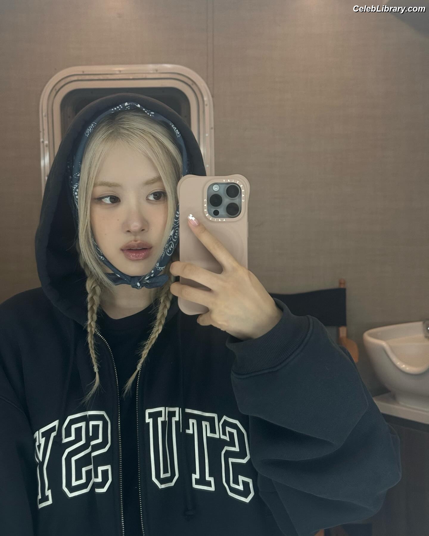 Rosé (BLACKPINK) photo 11 of 4338