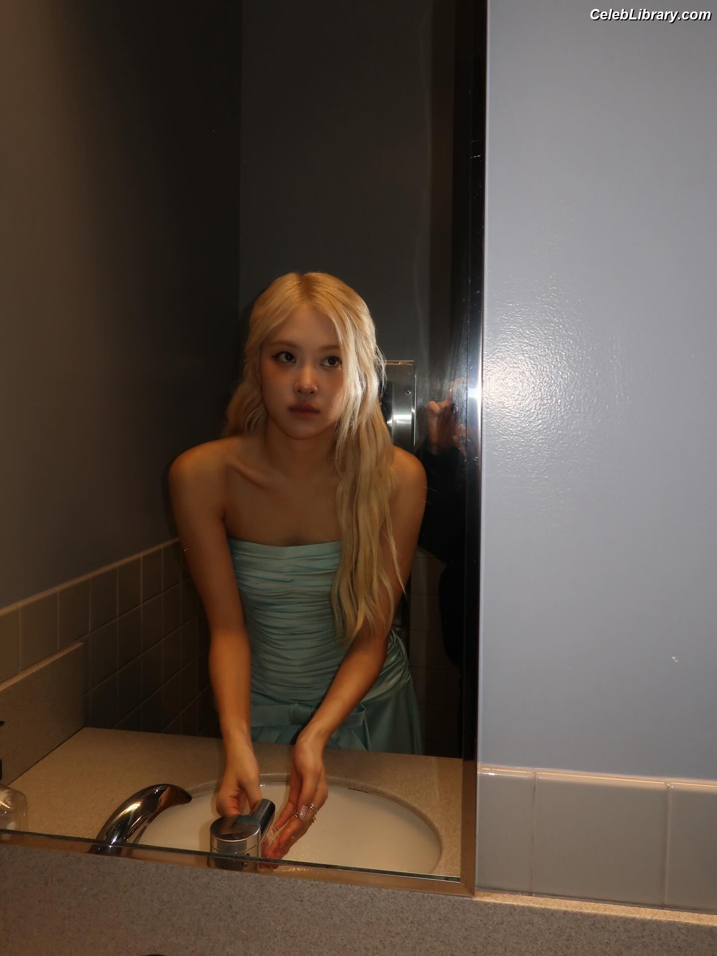 Rosé (BLACKPINK) photo 17 of 4338