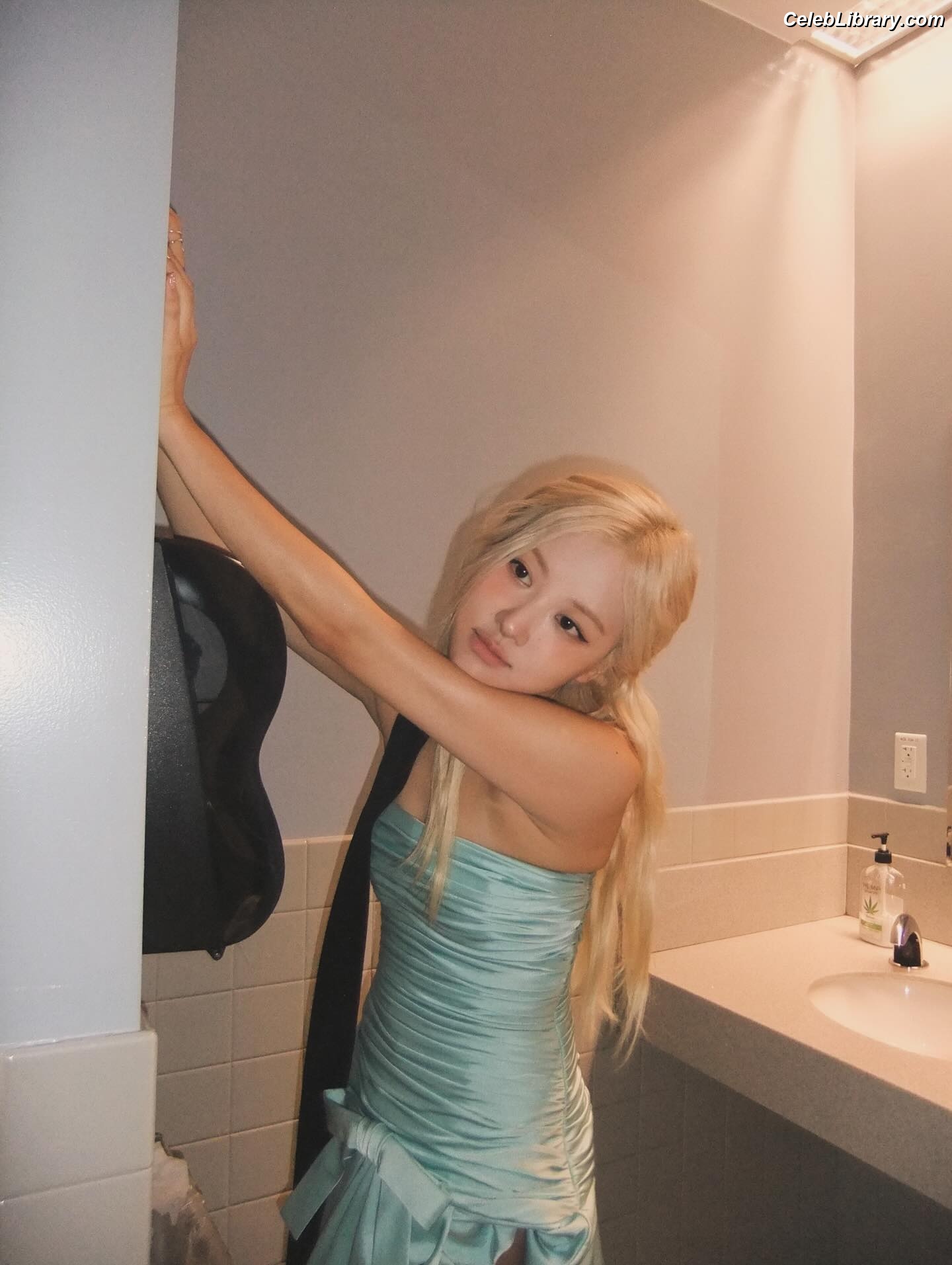 Rosé (BLACKPINK) photo 7 of 4338