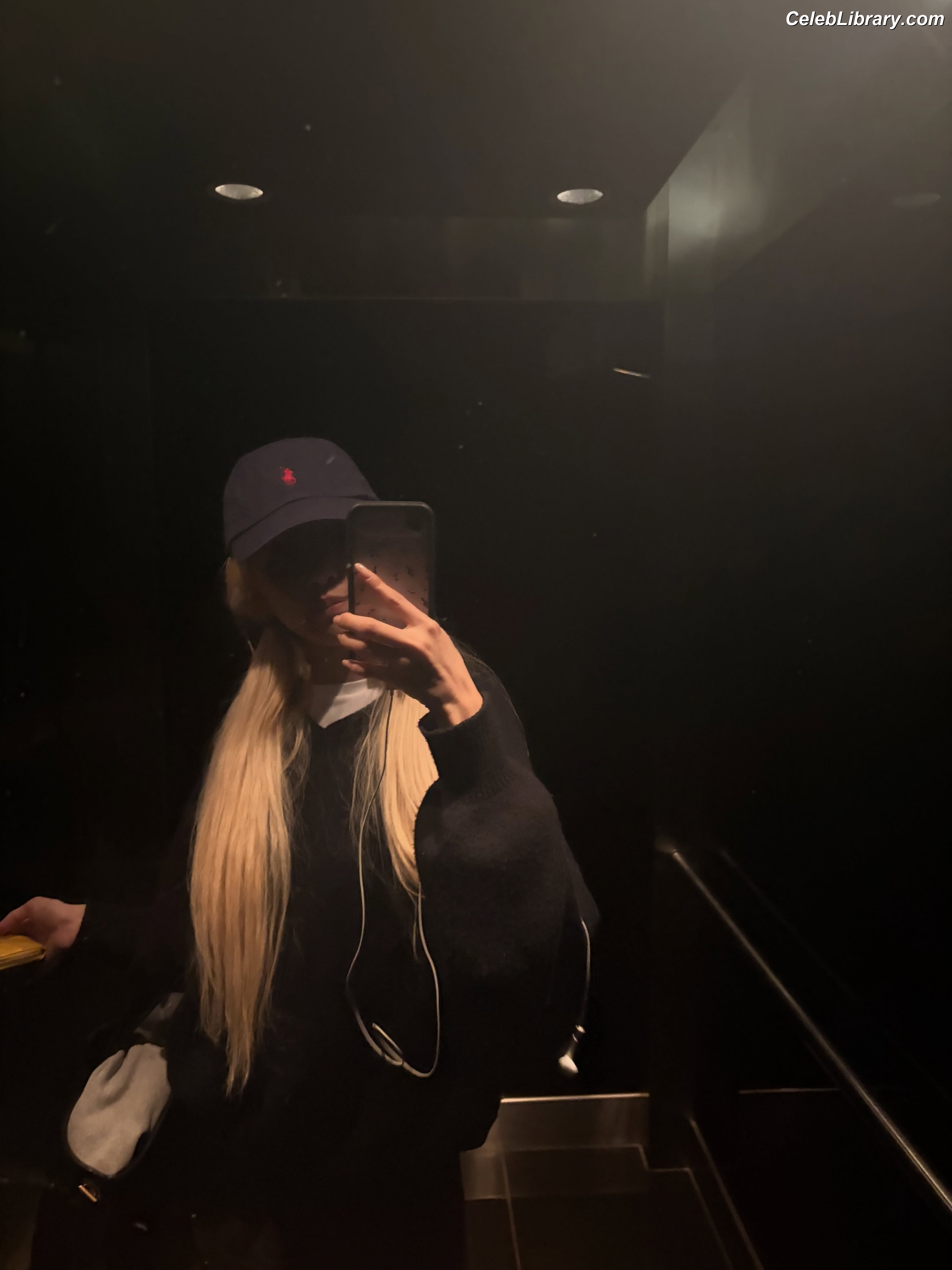 Rosé (BLACKPINK) photo 11 of 4338