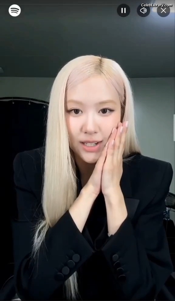 Rosé (BLACKPINK) photo 11 of 4338