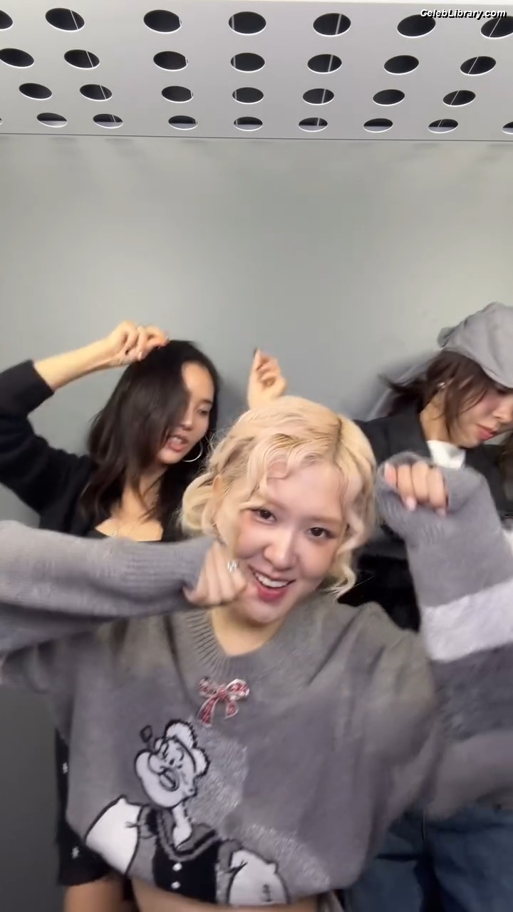 Rosé (BLACKPINK) photo 2 of 4338