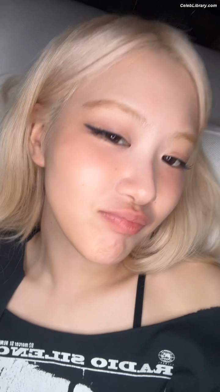 Rosé (BLACKPINK) photo 3 of 4338