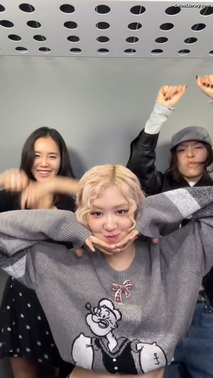 Rosé (BLACKPINK) photo 10 of 4338