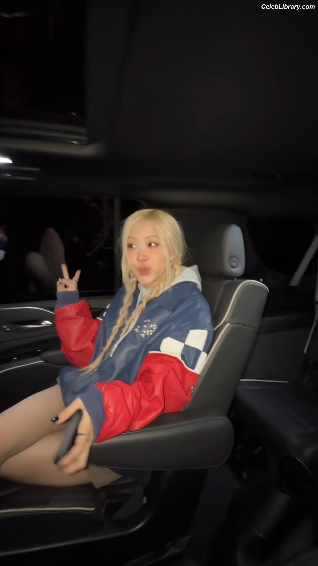 Rosé (BLACKPINK) photo 12 of 4338