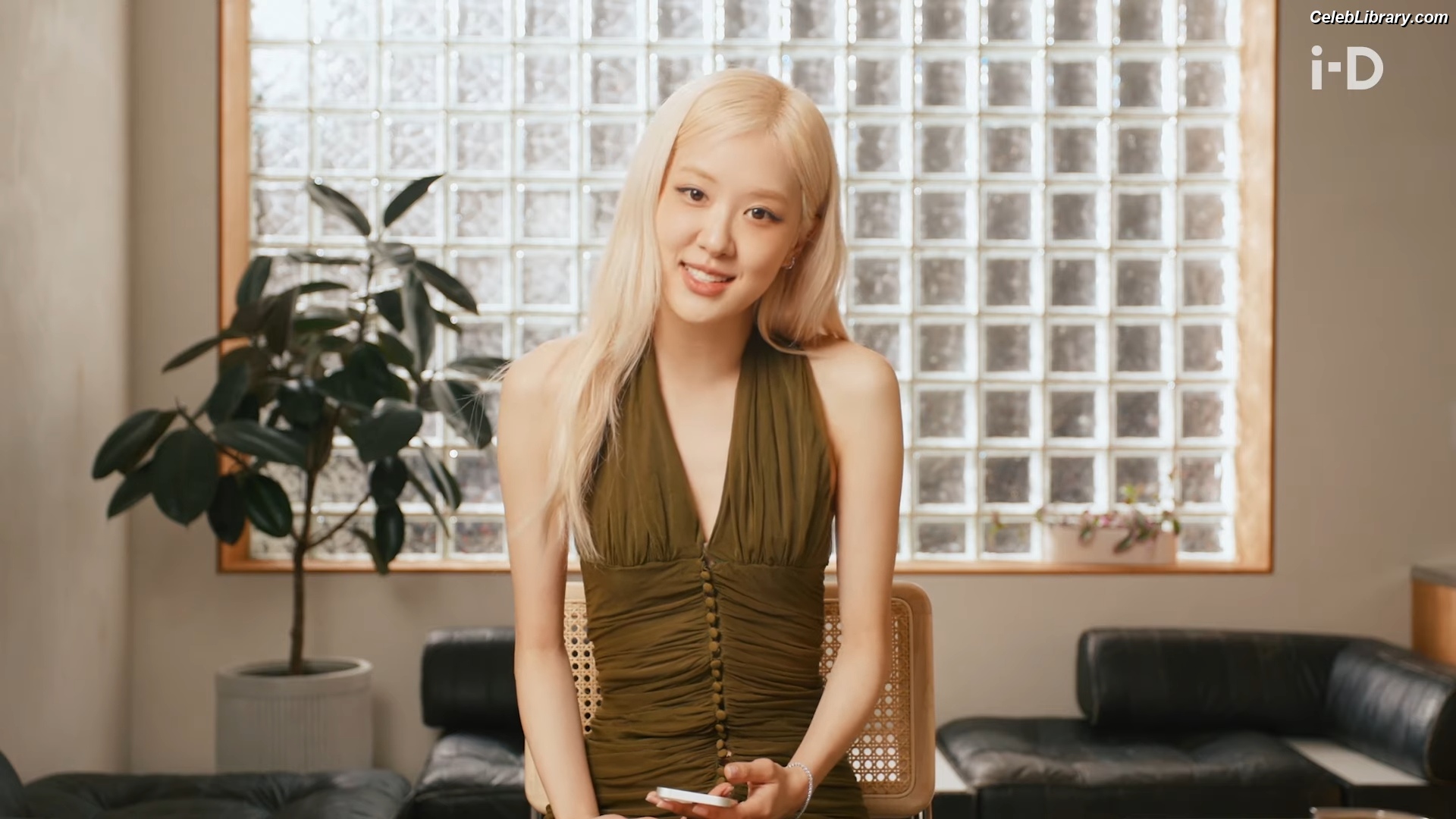 Rosé (BLACKPINK) photo 23 of 4338