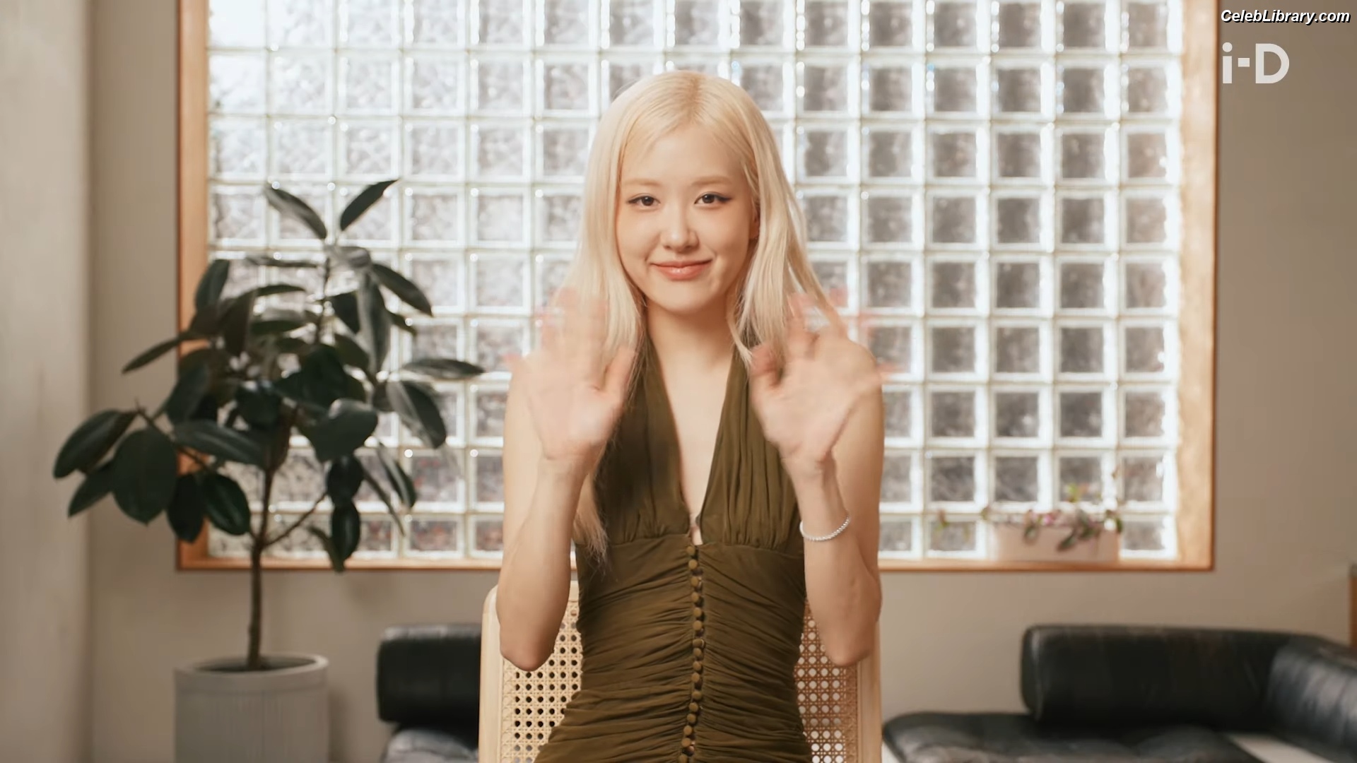 Rosé (BLACKPINK) photo 17 of 4338
