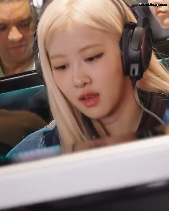 Rosé (BLACKPINK) photo 16 of 4338