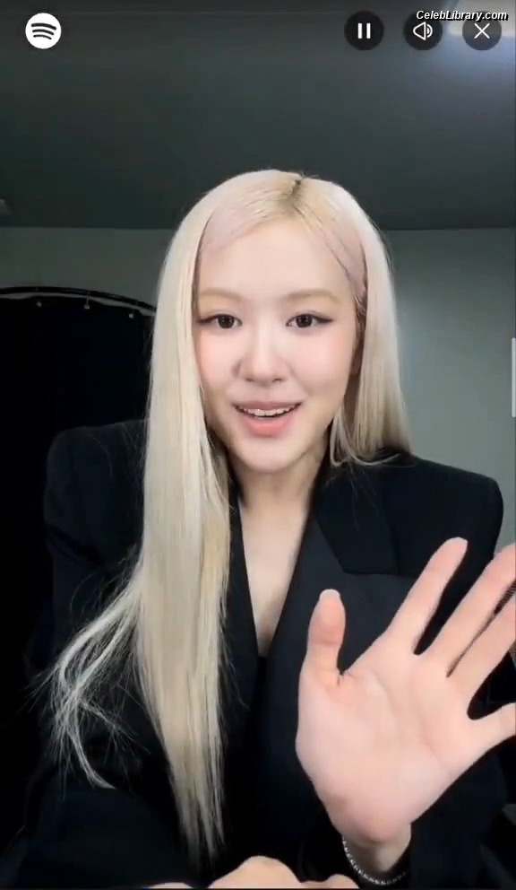 Rosé (BLACKPINK) photo 24 of 4338