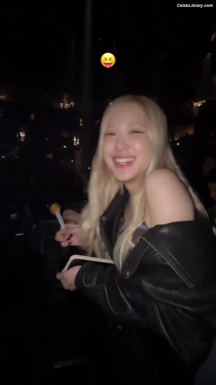 Rosé (BLACKPINK) photo 19 of 4338
