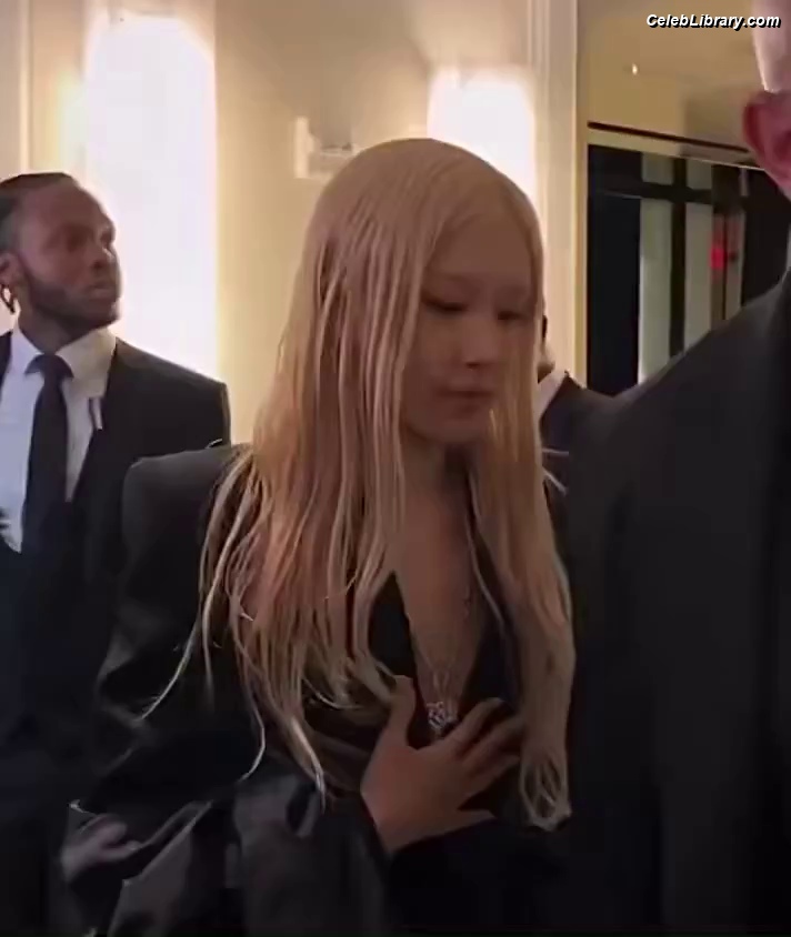 Rosé (BLACKPINK) photo 7 of 4338