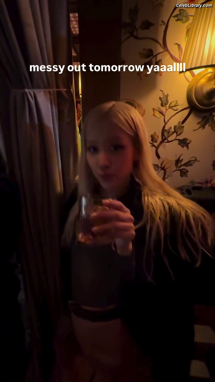 Rosé (BLACKPINK) photo 21 of 4338