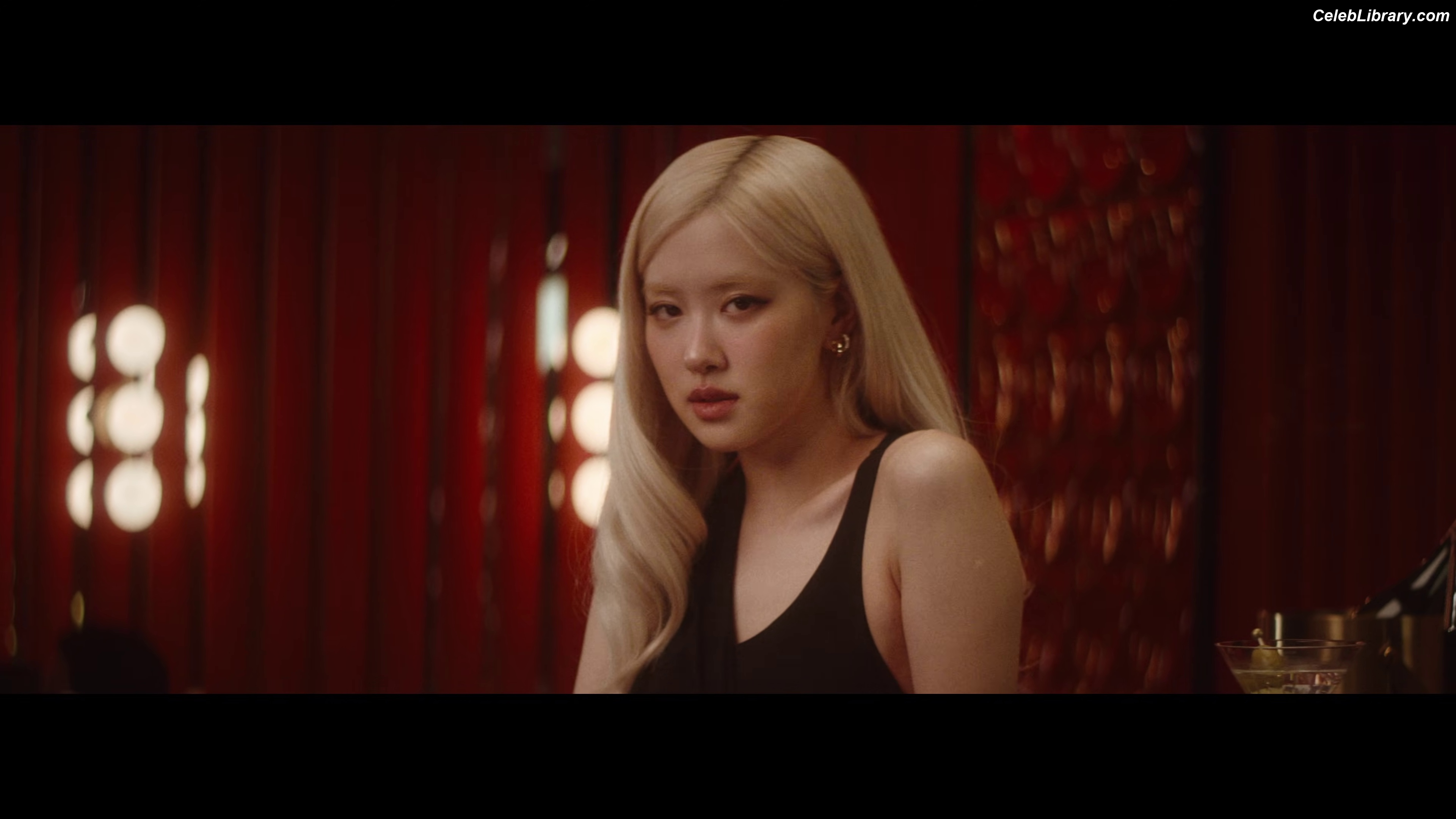 Rosé (BLACKPINK) photo 9 of 4338