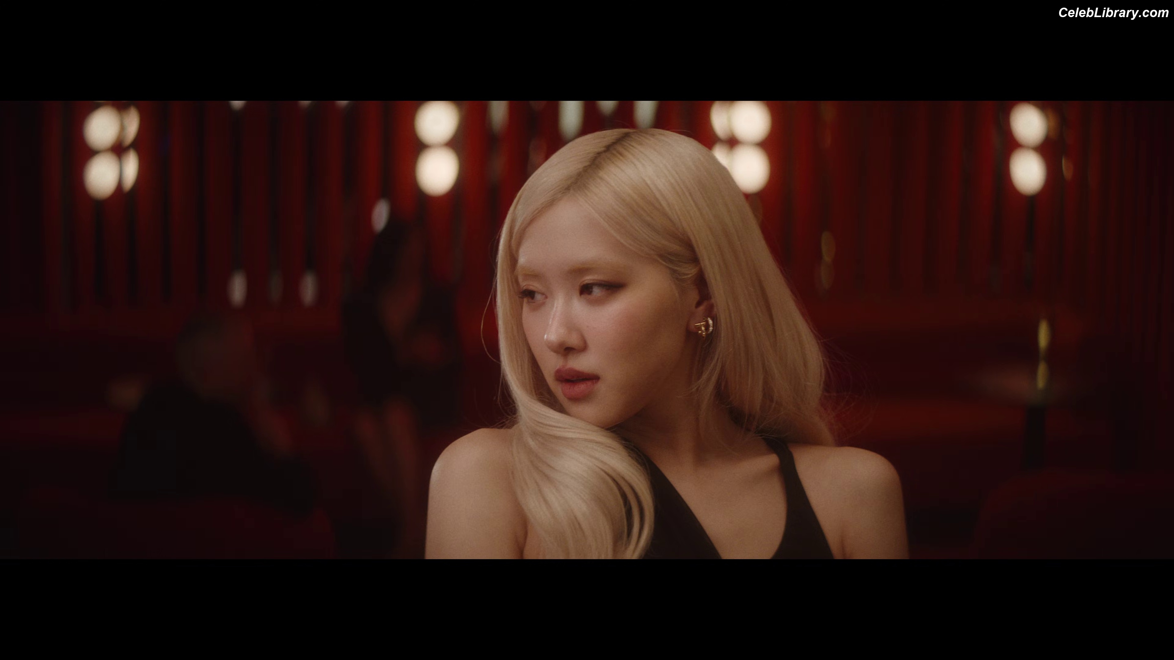 Rosé (BLACKPINK) photo 10 of 4338