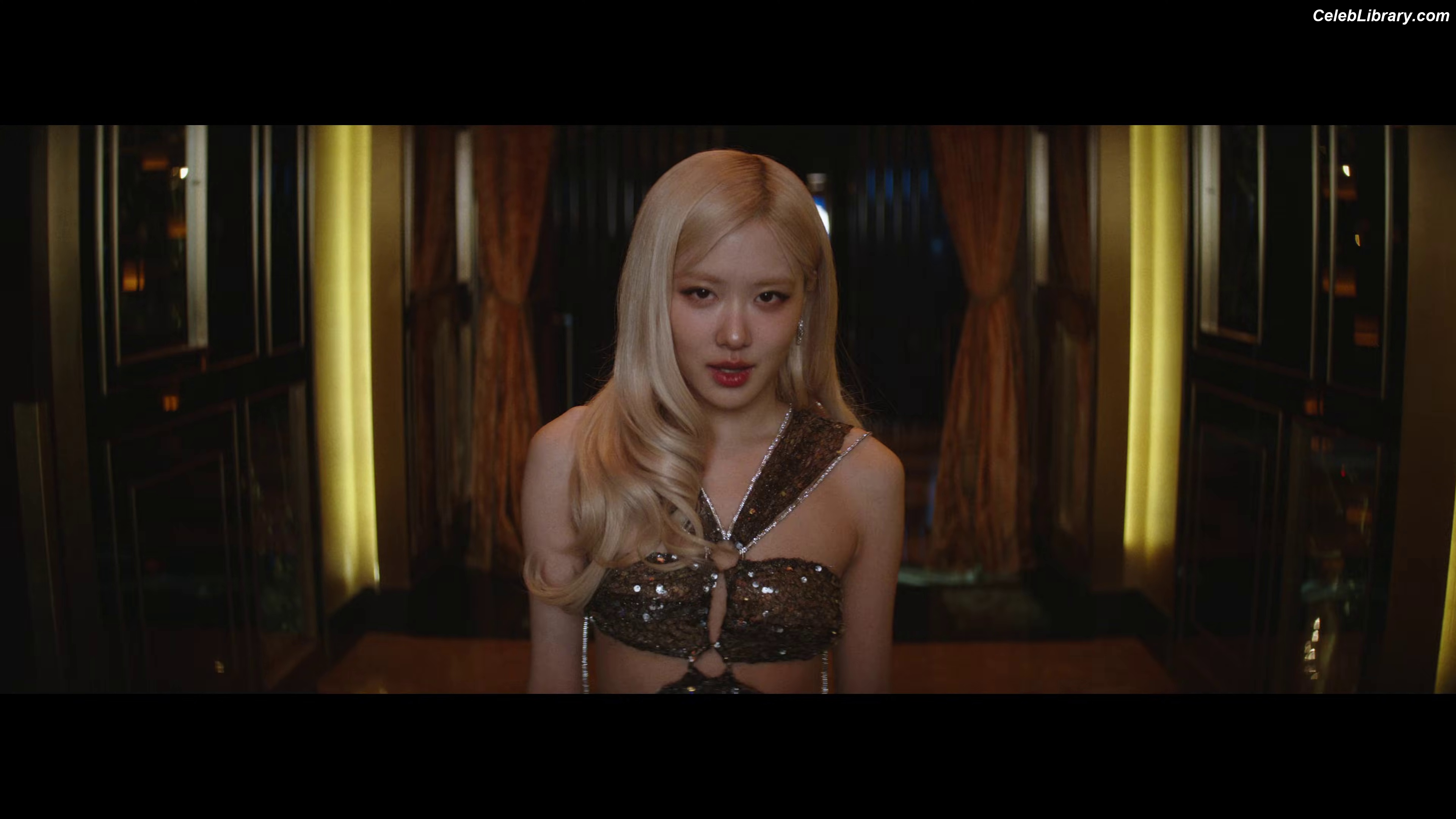 Rosé (BLACKPINK) photo 10 of 4338