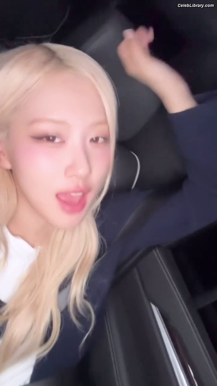 Rosé (BLACKPINK) photo 17 of 4338