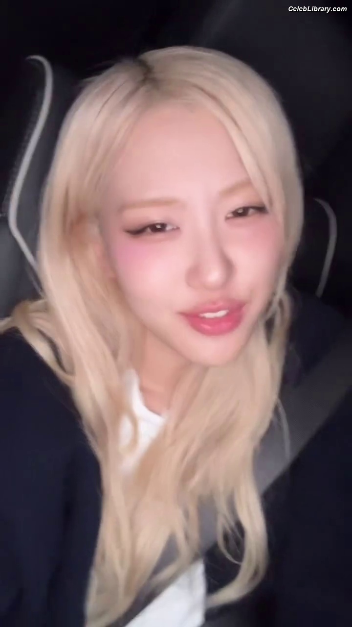 Rosé (BLACKPINK) photo 22 of 4338