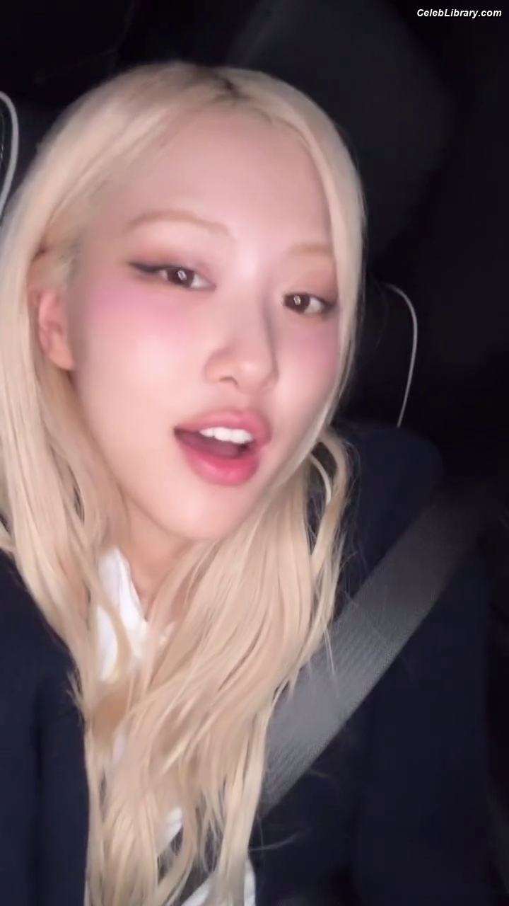 Rosé (BLACKPINK) photo 24 of 4338