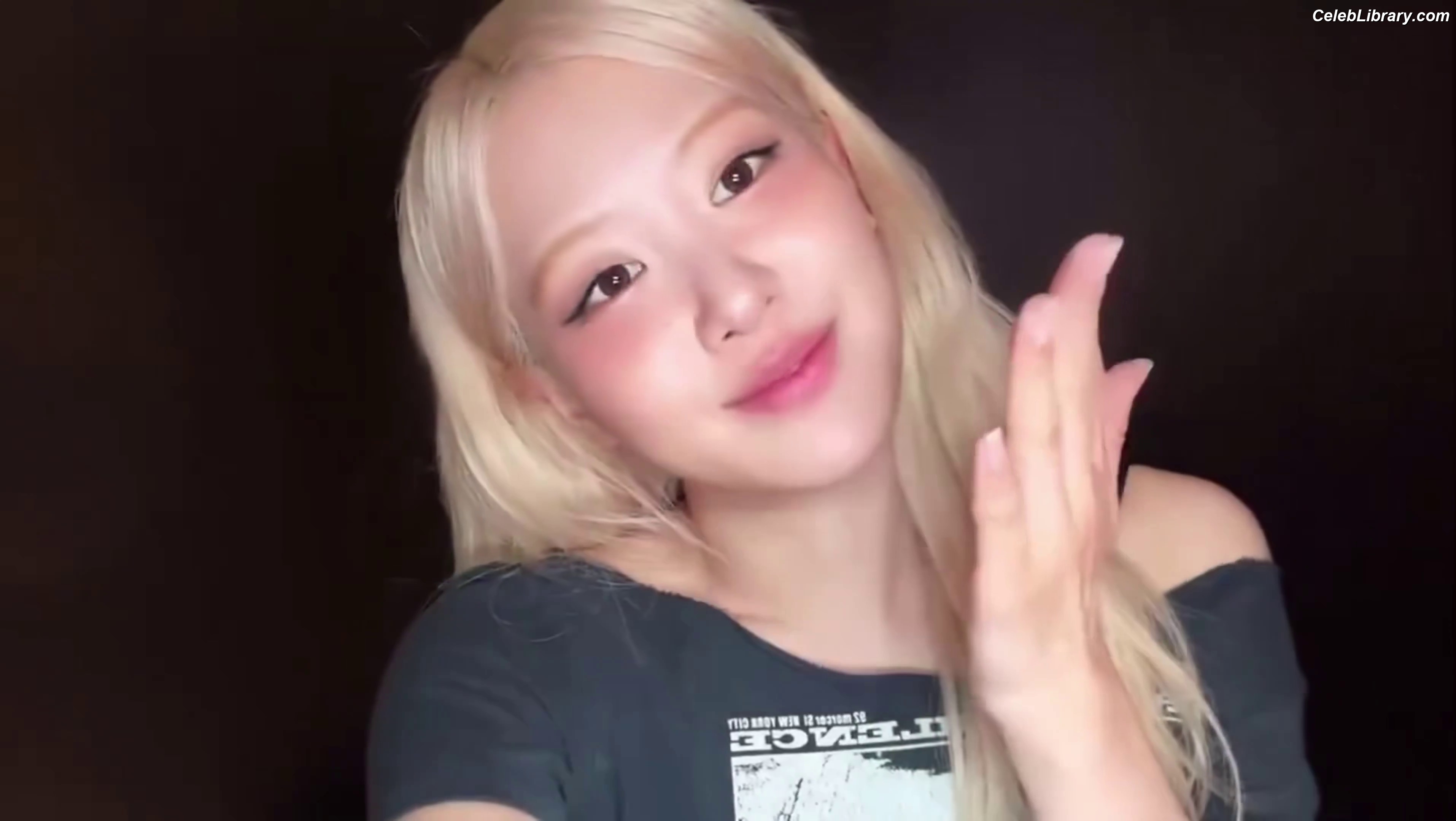 Rosé (BLACKPINK) photo 5 of 4338