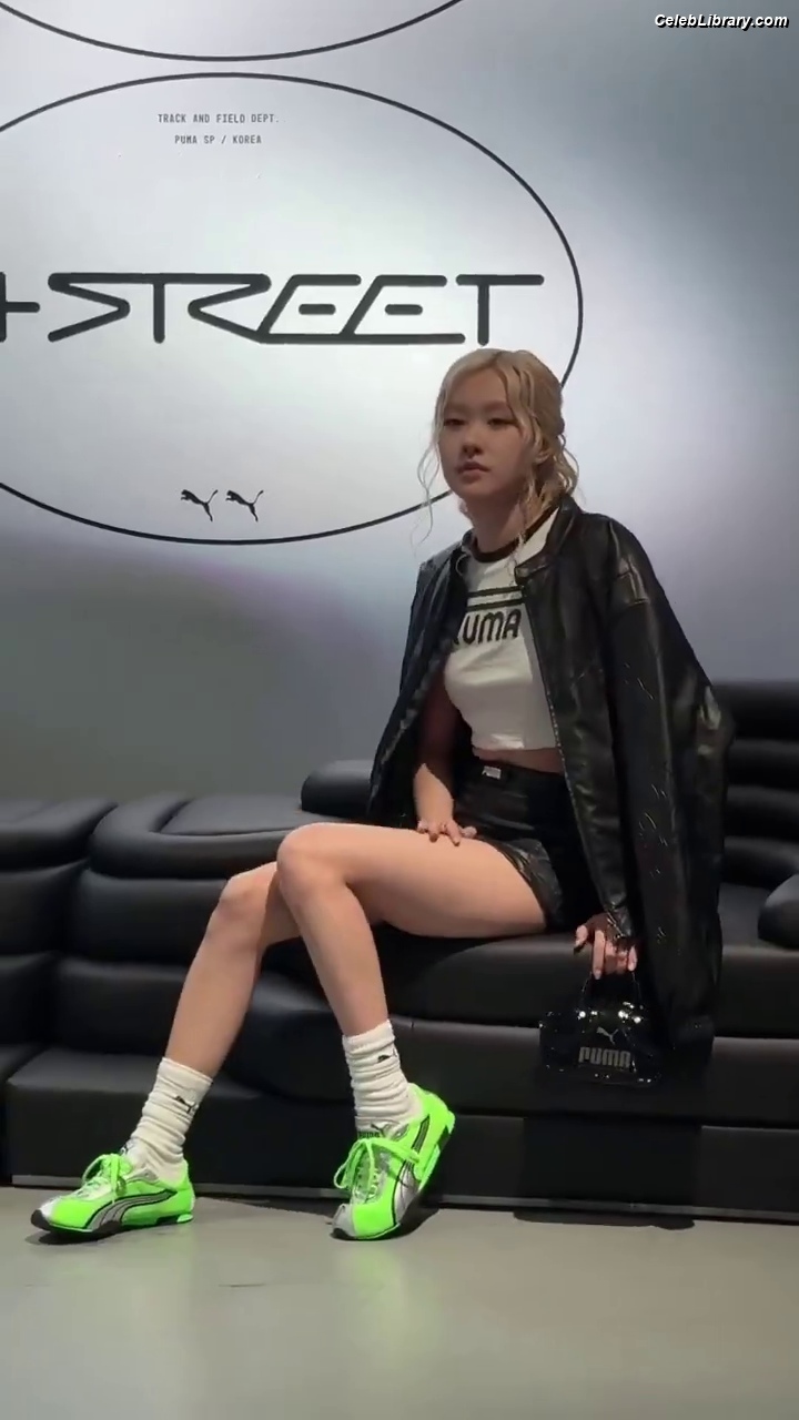 Rosé (BLACKPINK) photo 19 of 4338