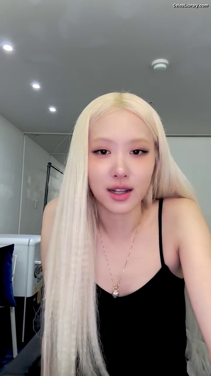 Rosé (BLACKPINK) photo 17 of 4338