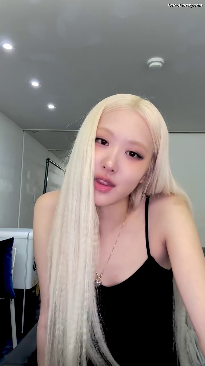 Rosé (BLACKPINK) photo 18 of 4338