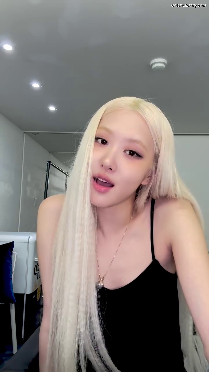 Rosé (BLACKPINK) photo 19 of 4338