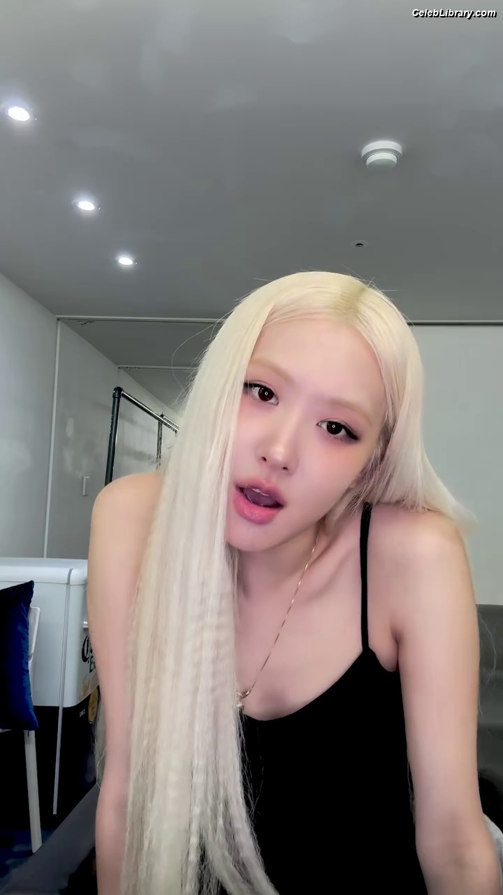 Rosé (BLACKPINK) photo 21 of 4338