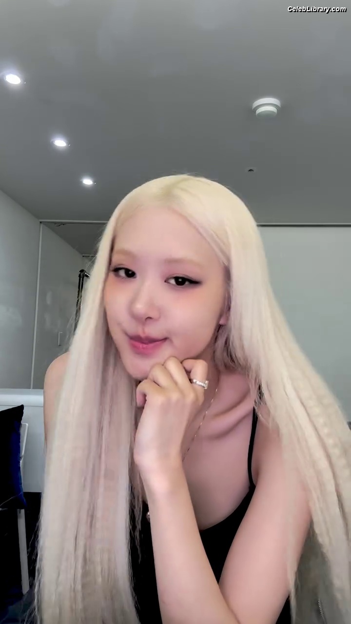 Rosé (BLACKPINK) photo 7 of 4338