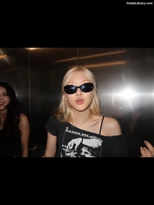Rosé (BLACKPINK) photo 8 of 4338