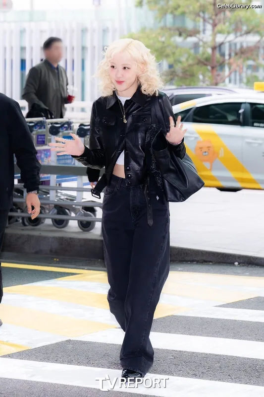 Rosé (BLACKPINK) photo 5 of 4338